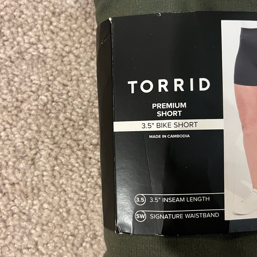 Torrid Size 2 Premium 3.5 Inch Bike Shorts - Olive Green - Picture 2 of 7